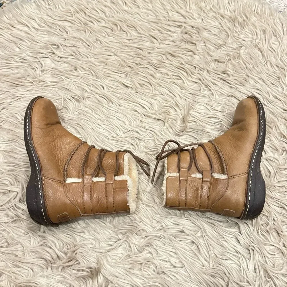 UGG Caspia 1932 Tan Leather Lace Up Ankle Sheepskin Warm Boots Womens Sz 8